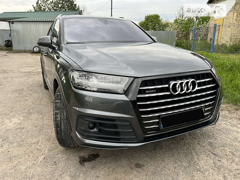 Позашляховик / Кросовер Audi Q7 2015 в Золочеві