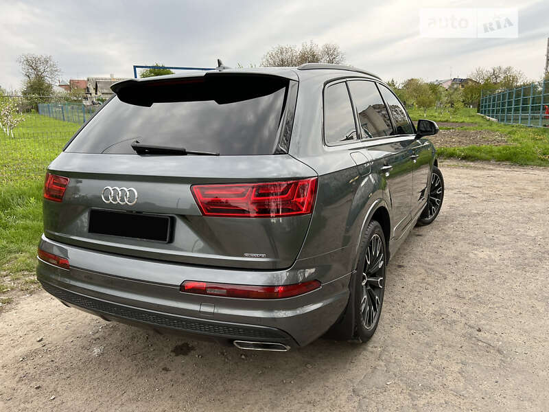 Позашляховик / Кросовер Audi Q7 2015 в Золочеві