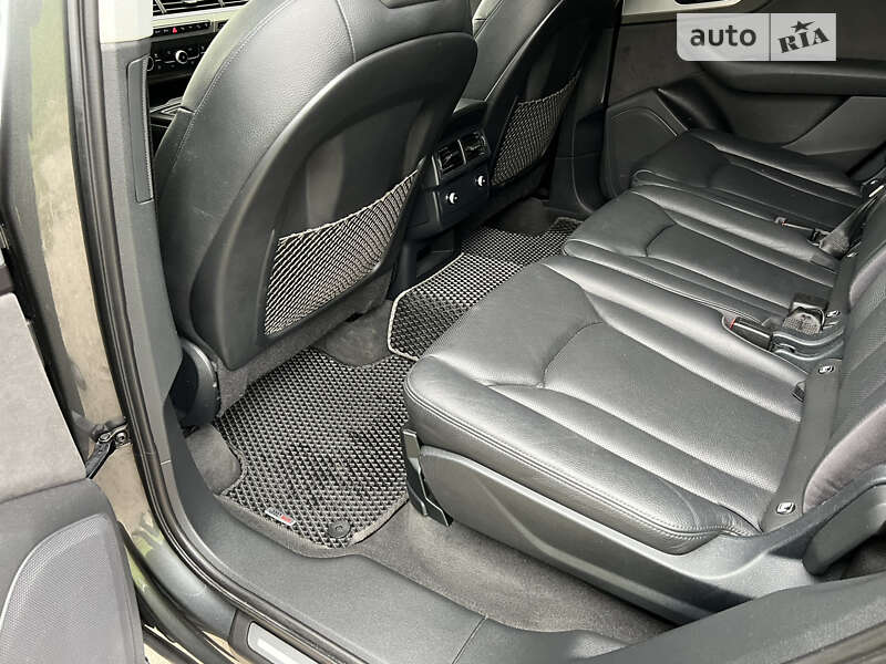 Позашляховик / Кросовер Audi Q7 2015 в Золочеві