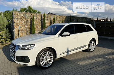 Внедорожник / Кроссовер Audi Q7 2017 в 