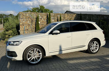 Внедорожник / Кроссовер Audi Q7 2017 в 