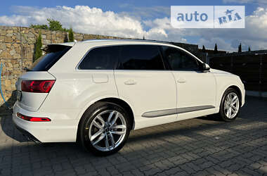 Внедорожник / Кроссовер Audi Q7 2017 в 