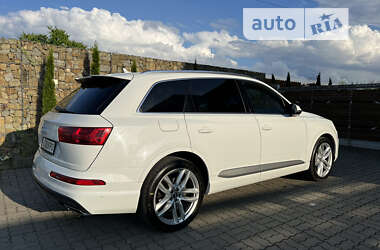Внедорожник / Кроссовер Audi Q7 2017 в 