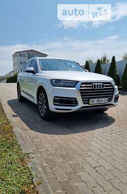 Внедорожник / Кроссовер Audi Q7 2016 в 