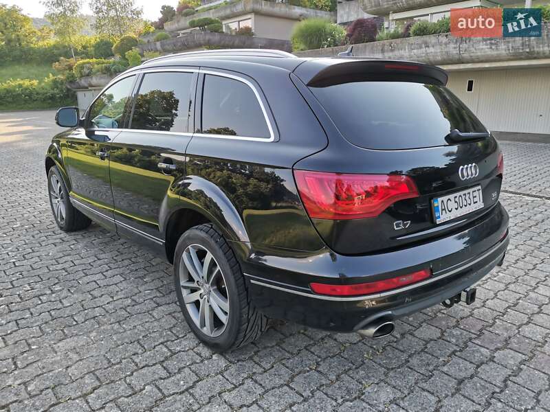 Внедорожник / Кроссовер Audi Q7 2015 в Киеве