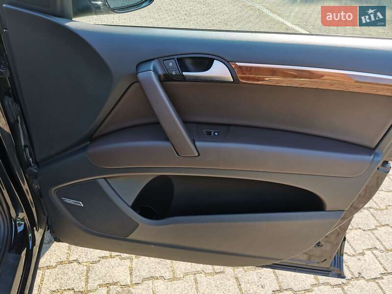 Внедорожник / Кроссовер Audi Q7 2015 в Киеве