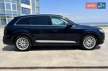 Внедорожник / Кроссовер Audi Q7 2015 в 