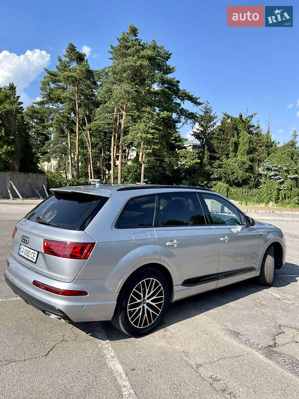 Внедорожник / Кроссовер Audi Q7 2017 в Умани