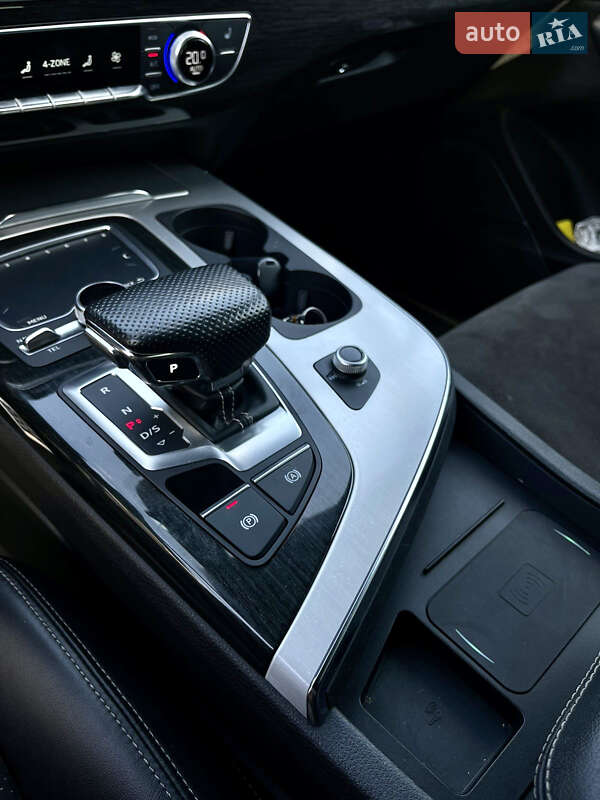 Внедорожник / Кроссовер Audi Q7 2017 в Умани
