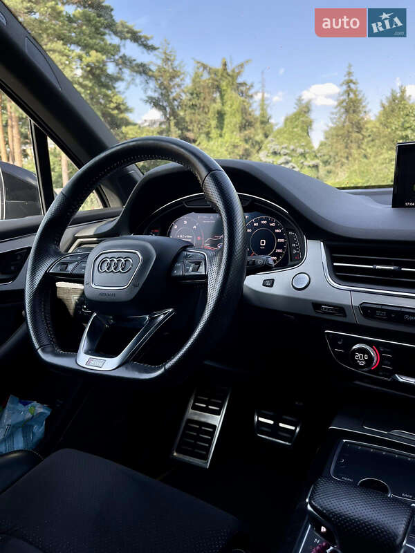 Внедорожник / Кроссовер Audi Q7 2017 в Умани