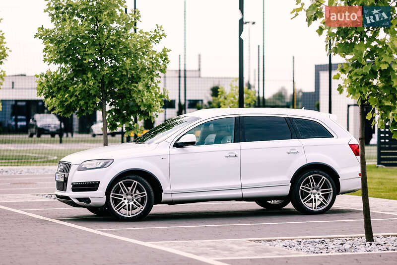 Позашляховик / Кросовер Audi Q7 2012 в 