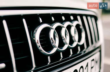 Позашляховик / Кросовер Audi Q7 2012 в 