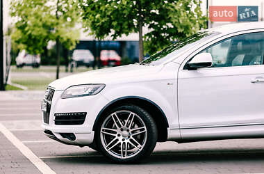 Позашляховик / Кросовер Audi Q7 2012 в 