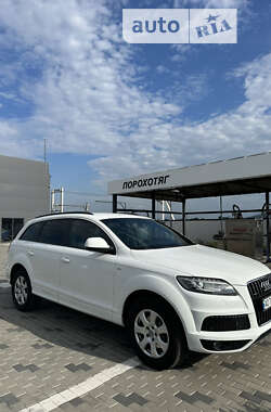 Внедорожник / Кроссовер Audi Q7 2015 в Хусте
