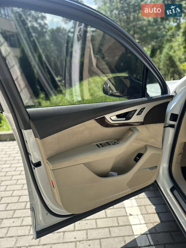 Позашляховик / Кросовер Audi Q7 2016 в Львові