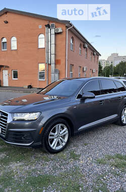 Внедорожник / Кроссовер Audi Q7 2016 в 