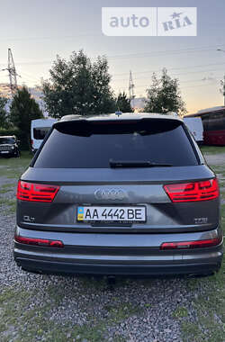 Внедорожник / Кроссовер Audi Q7 2016 в 