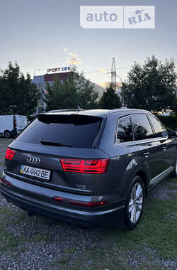 Внедорожник / Кроссовер Audi Q7 2016 в 