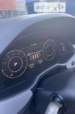 Внедорожник / Кроссовер Audi Q7 2016 в 