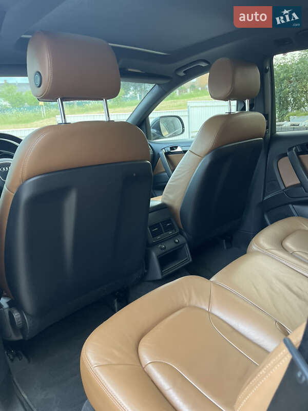 Внедорожник / Кроссовер Audi Q7 2010 в Черновцах