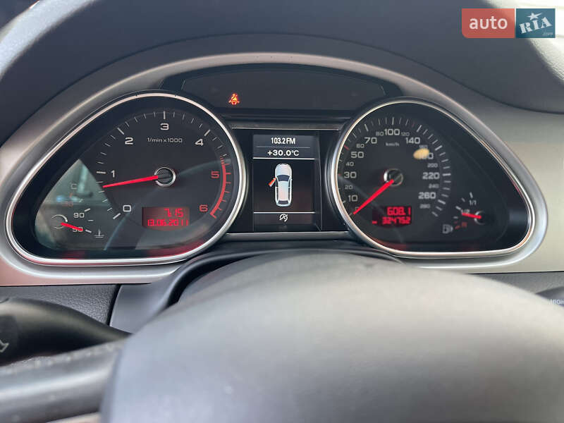 Внедорожник / Кроссовер Audi Q7 2010 в Черновцах