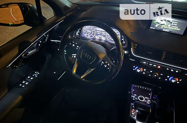 Внедорожник / Кроссовер Audi Q7 2017 в 