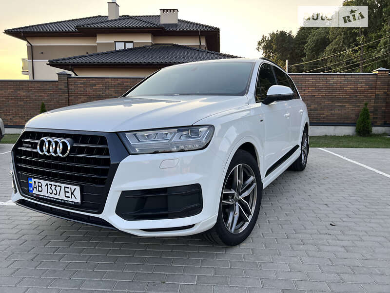 Внедорожник / Кроссовер Audi Q7 2017 в 