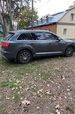 Позашляховик / Кросовер Audi Q7 2017 в 