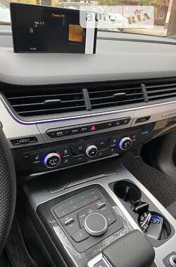 Позашляховик / Кросовер Audi Q7 2017 в 