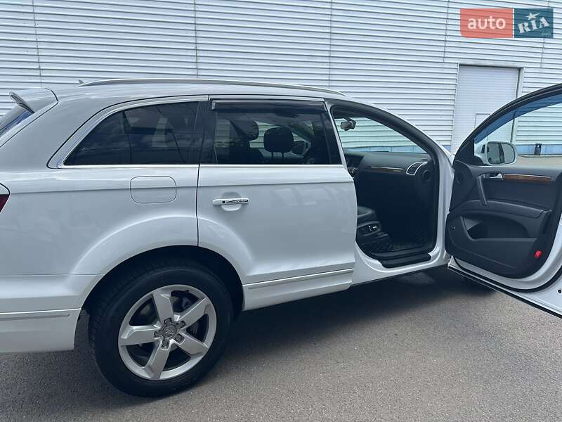 Позашляховик / Кросовер Audi Q7 2015 в Києві