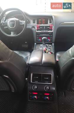 Внедорожник / Кроссовер Audi Q7 2010 в 