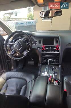 Внедорожник / Кроссовер Audi Q7 2010 в 