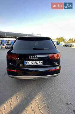 Внедорожник / Кроссовер Audi Q7 2016 в 