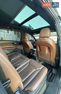 Внедорожник / Кроссовер Audi Q7 2016 в 