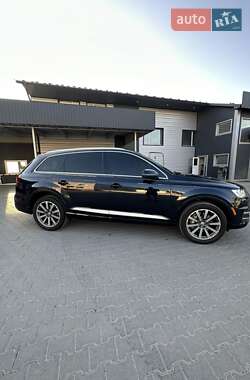 Внедорожник / Кроссовер Audi Q7 2016 в 