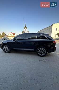 Внедорожник / Кроссовер Audi Q7 2016 в 