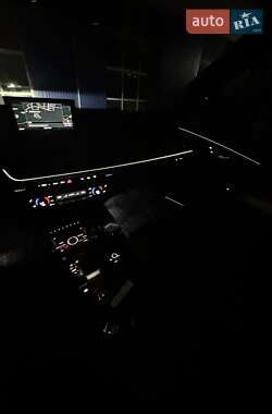 Внедорожник / Кроссовер Audi Q7 2016 в 