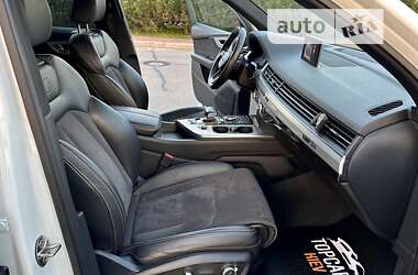 Внедорожник / Кроссовер Audi Q7 2016 в 