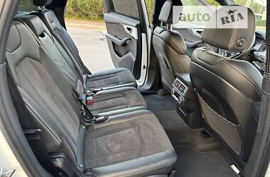 Внедорожник / Кроссовер Audi Q7 2016 в 