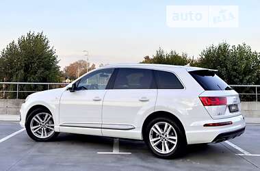 Внедорожник / Кроссовер Audi Q7 2016 в 