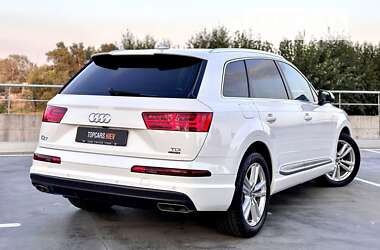 Внедорожник / Кроссовер Audi Q7 2016 в 