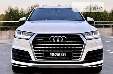 Внедорожник / Кроссовер Audi Q7 2016 в 