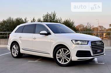 Внедорожник / Кроссовер Audi Q7 2016 в 