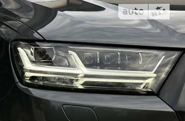 Внедорожник / Кроссовер Audi Q7 2016 в 