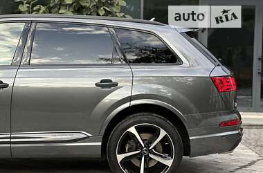 Внедорожник / Кроссовер Audi Q7 2016 в 