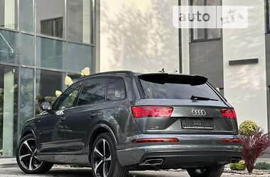 Внедорожник / Кроссовер Audi Q7 2016 в 