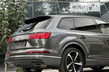 Внедорожник / Кроссовер Audi Q7 2016 в 