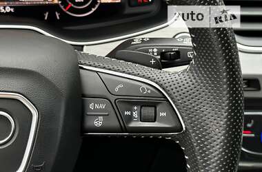 Внедорожник / Кроссовер Audi Q7 2016 в 