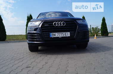 Позашляховик / Кросовер Audi Q7 2017 в Рівному