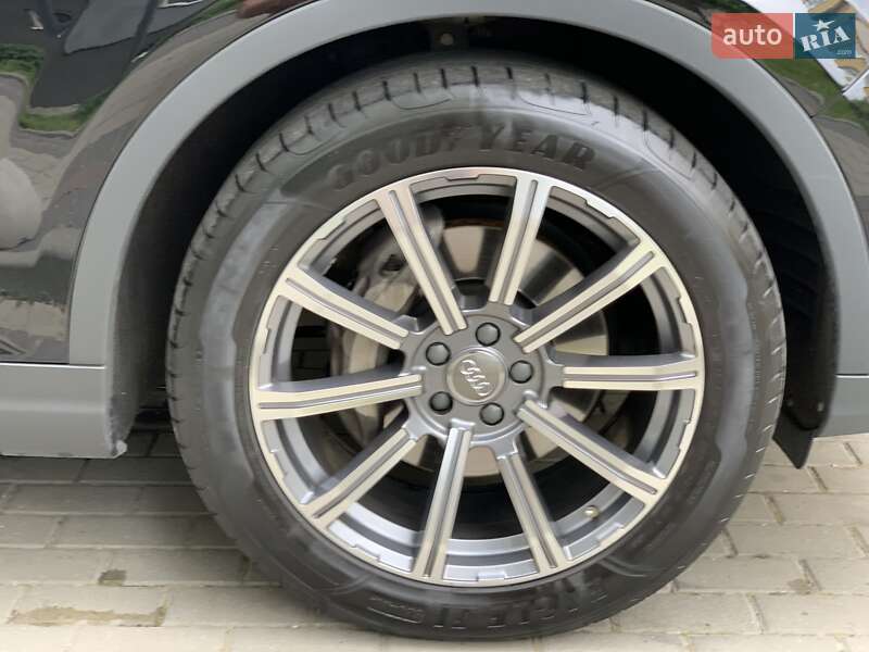 Позашляховик / Кросовер Audi Q7 2015 в Львові